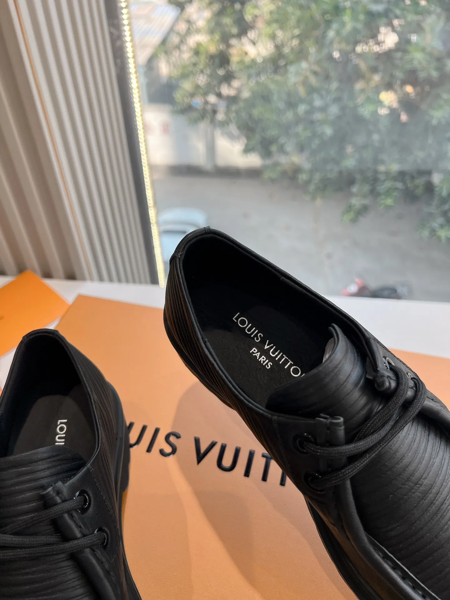 👟👟Ex-factory price 720👟👟 What you see is what you get G199 top version Louis Vuitto Louis Vuitton LV donkey brand L Carrefour shoes Archlight classic Skate sports and leisure thick-soled shoes Your LV outfit is shared today Louis Vuitton Presbyopic thick-soled loafers Original purchase and development Production Original purchase and development Production This LV Archlight sneaker is from Cut from cow leather in a playful shape. Double laces embellished with Louis Vuitton logo beading. The wide tongue and wavy outsole establish recognition, both are decorated with the LV Circle logo ▪️Fabric: Original imported original material ▪️Inner lining: Original customized lining ▪️Sole: Original molded genuine ▪️Size: Women's 35-45 (please note male and female when ordering at 39.40, 45 is not refundable or exchangeable for customization)